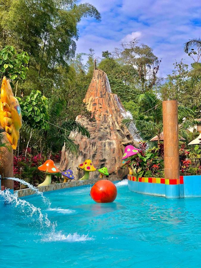 Отель Hosteria D'Carlos Aqua Park Санто-Доминго-де-лос-Колорадос Экстерьер фото