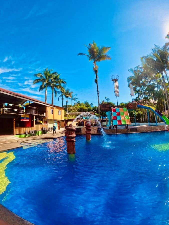 Отель Hosteria D'Carlos Aqua Park Санто-Доминго-де-лос-Колорадос Экстерьер фото