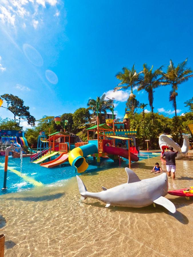 Отель Hosteria D'Carlos Aqua Park Санто-Доминго-де-лос-Колорадос Экстерьер фото